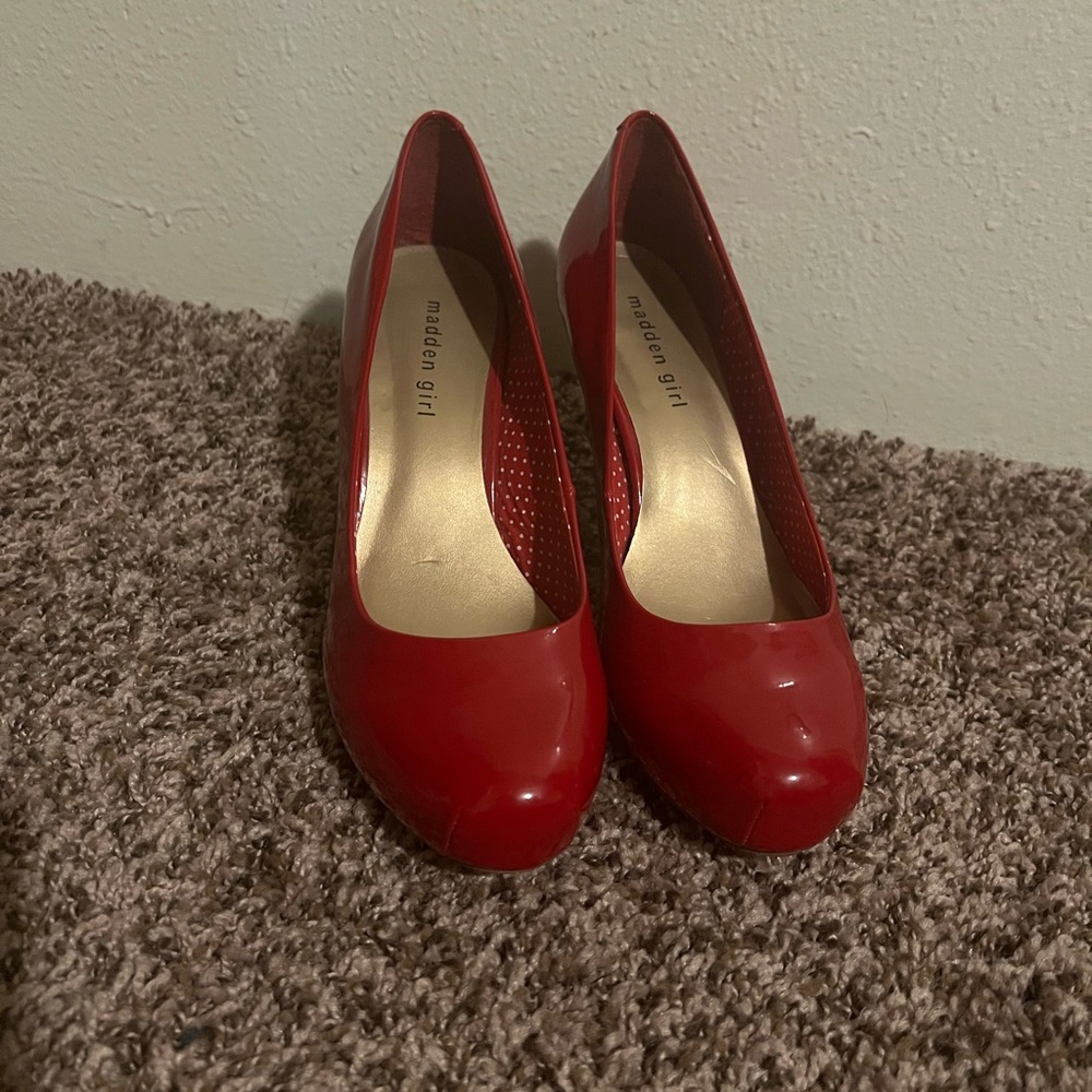 Madden Girl Red Pumps